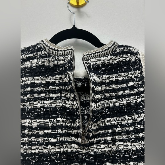 ALICE + OLIVIA " Reva Textured Stitch Shell" small - Picture 3 of 7